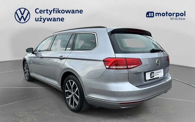 Volkswagen Passat cena 83900 przebieg: 109256, rok produkcji 2018 z Poddębice małe 781